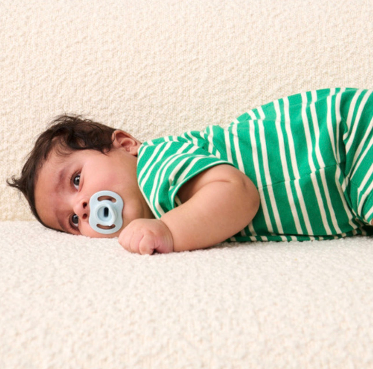 Tommee Tippee Ultra Light Stay Put Soothers 0-6 Months