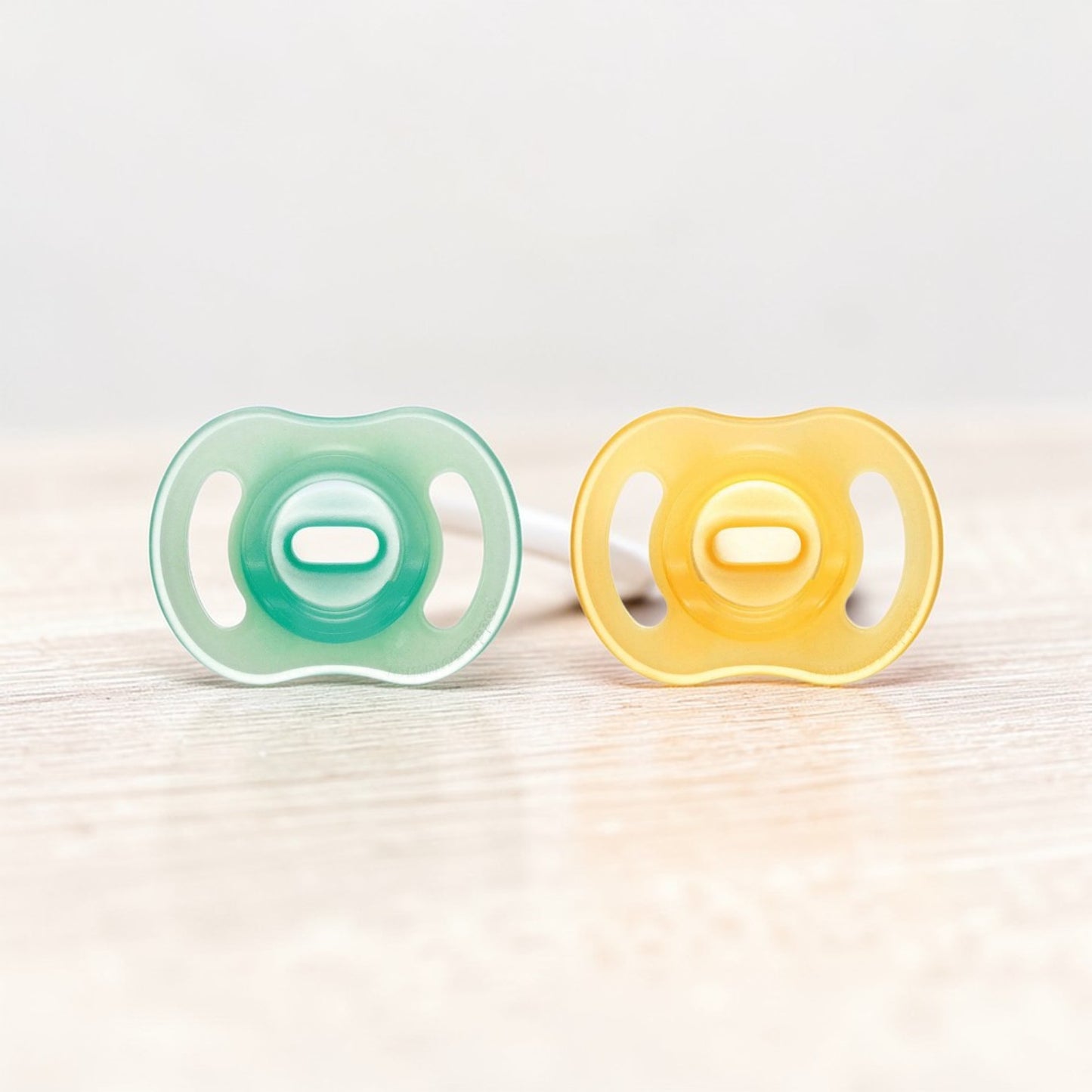 Tommee Tippee Ultra-light StayPut Night Glow Soother 0-6m (2 Pack)
